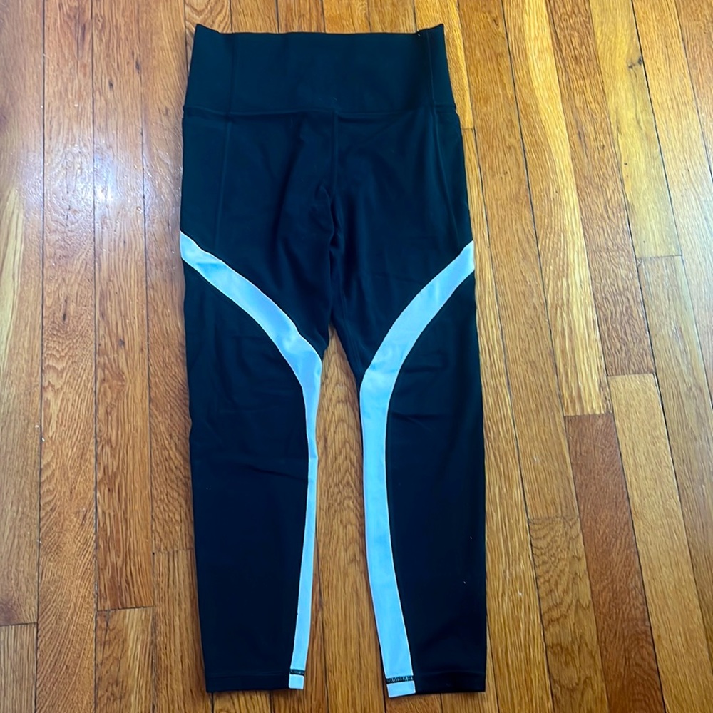 Athleta Salutation Stash Pocket 7/8 Tight